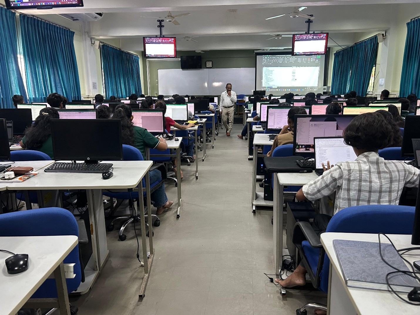 Guest Lectures Enrich Learning Experience of Level 4 Undergraduates of the Department of Building Economics