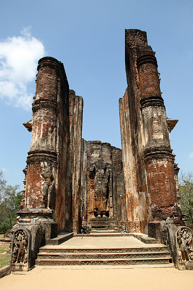 Ruins in Anuradhapura and Polonnaruwa