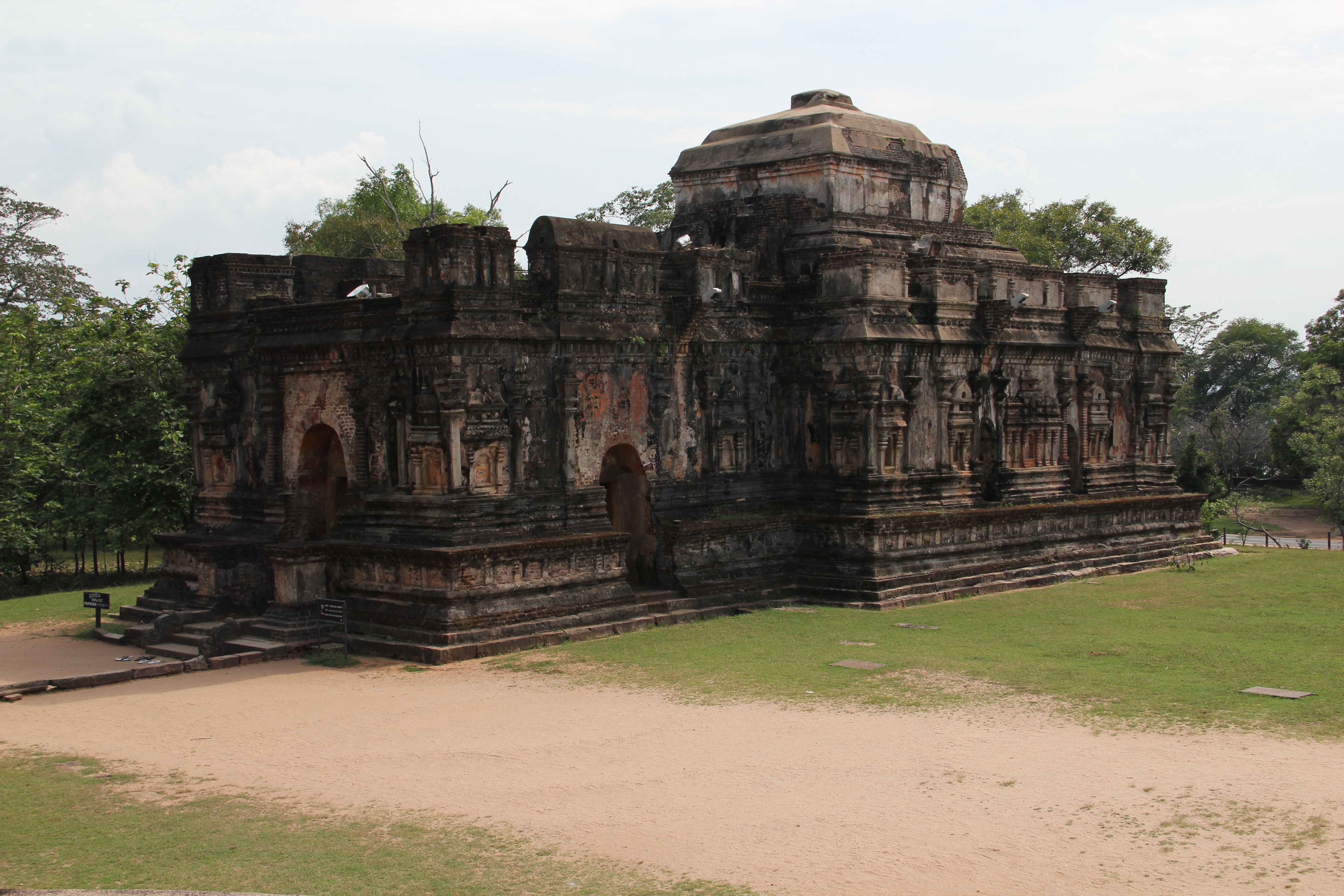 Thuparama Pilima Geya Polonnaruwa