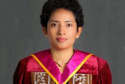 Prof. V.M. Wickramasinghe wins CVCD Award for the Most Outstanding Senior Researcher in Management